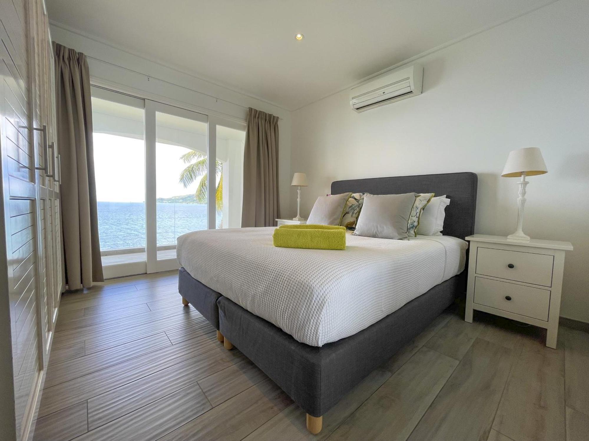 Vallonend Beachfront Villa With Excellent View Бель-Омбр Экстерьер фото