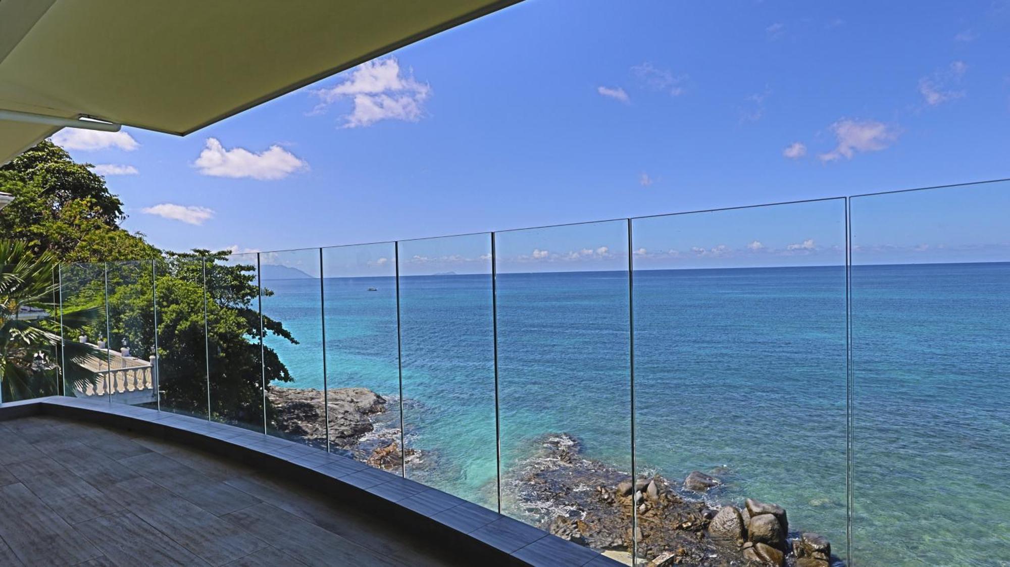 Vallonend Beachfront Villa With Excellent View Бель-Омбр Экстерьер фото